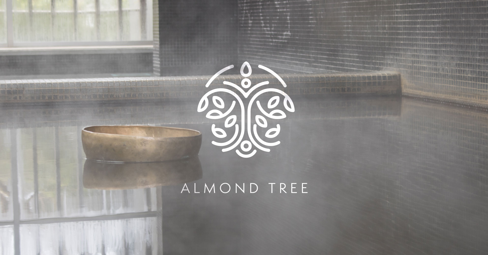 Capa Almond Tree Therapies em tons sépia com sound bowl - aplicação da marca em comunicação digital